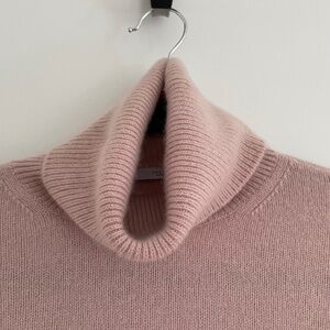 100% Cashmere Turtleneck Sweater